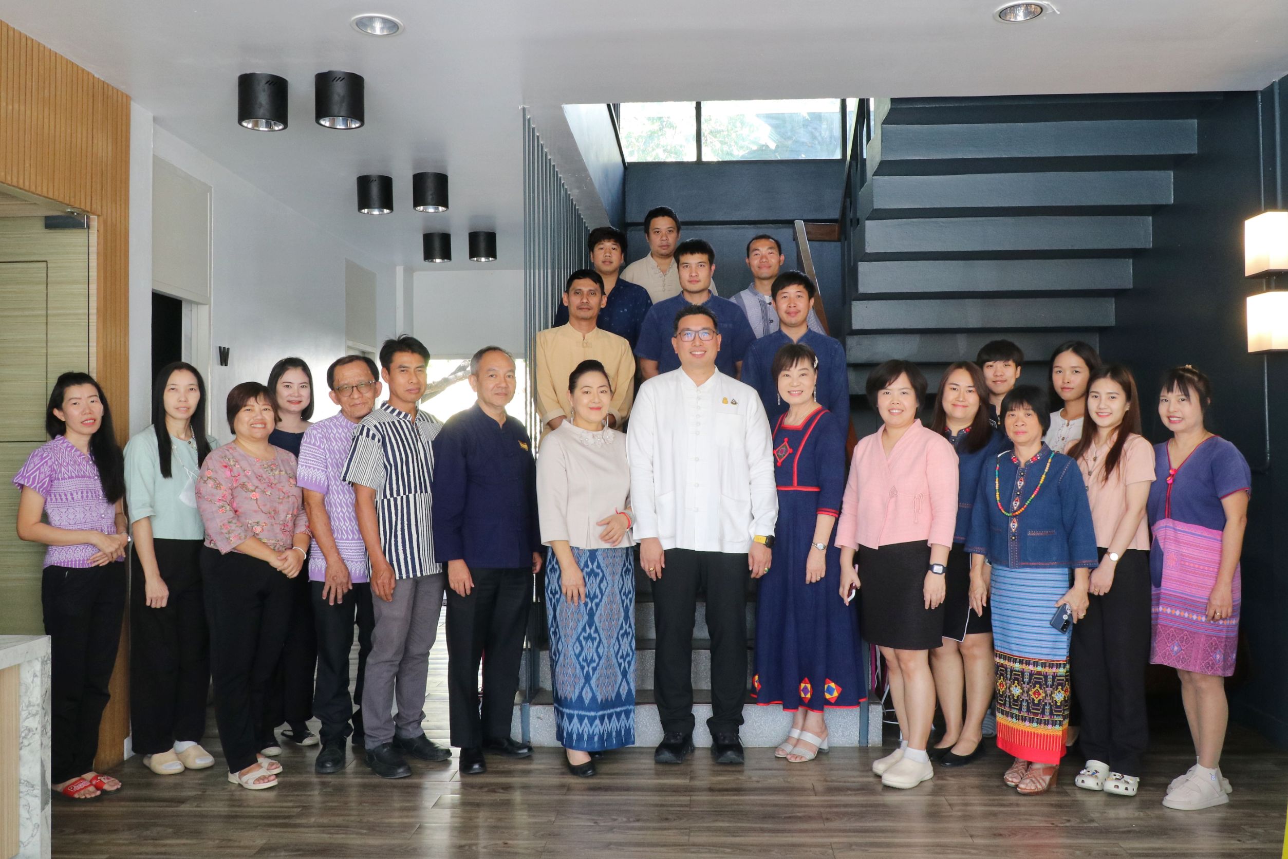 แขวงทางหลวงเชียงใหม่ที่ 1 ร่วมใจสวมใส่ผ้าไทยในทุกวันพุธและวันศุกร์ของสัปดาห์ ตามมาตรการส่งเสริมและสนับสนุนการใช้และสวมใส่ผ้าไ