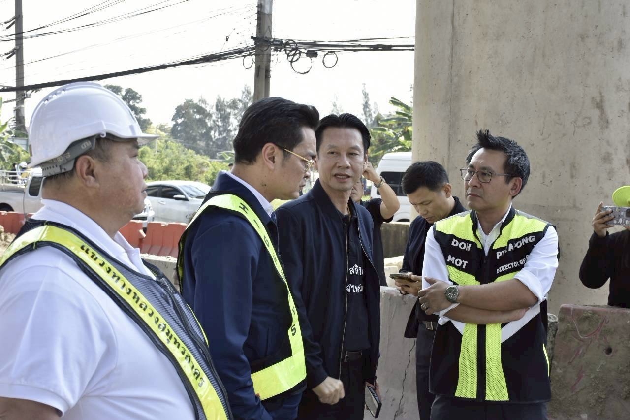 กรมทางหลวงเร่งเคลียร์เหตุโครงเหล็ก M82 ร่วงบนถนนพระราม 2 สั่งปิดจราจรช่องหลัก 24 ชม. พร้อมระดมเครน-เครื่องจักรกู้สถานการณ์และกั้นพื้นที่เพื่อความปลอดภัย