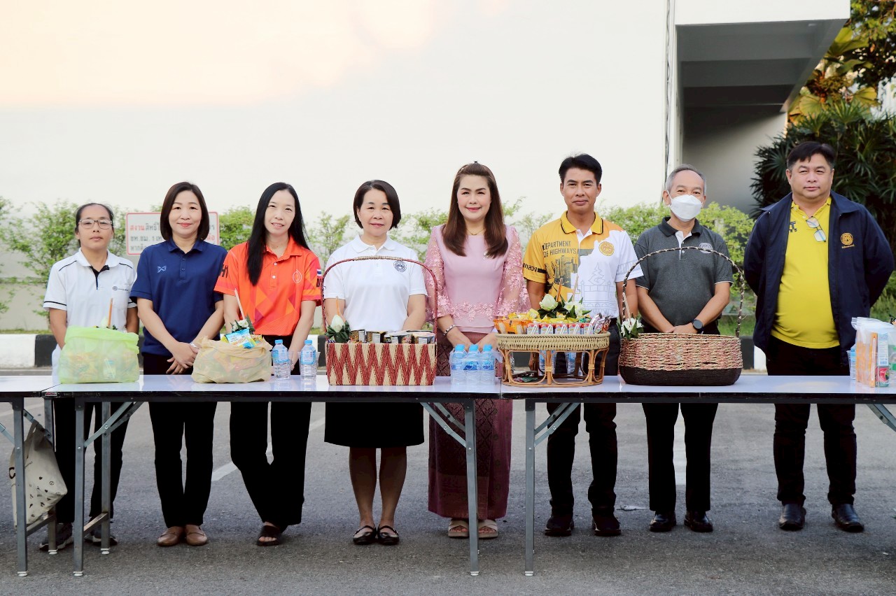 ร่วมกิจกรรมทำบุญตักบาตร สามเณรภาคฤดูร้อน ประจำปี 2568
